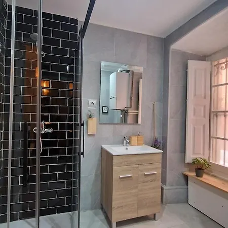 Basagoiti- Downtown And With Ocean Views Algorta